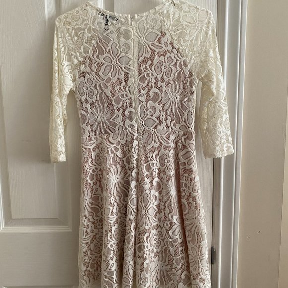 Forever 21 lacy white long sleeve dress US size Medium - Picture 2 of 3